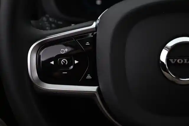 Sininen Maastoauto, Volvo XC60 – VAR-25721