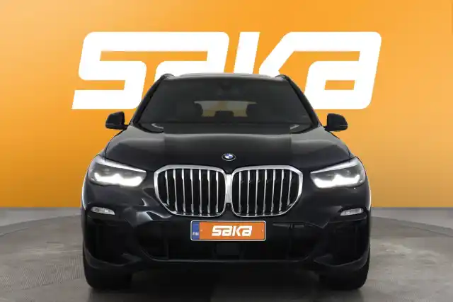 Musta Maastoauto, BMW X5 – VAR-25727