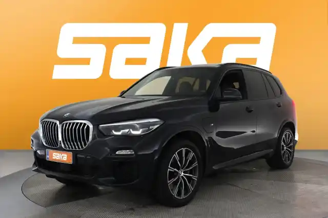 Musta Maastoauto, BMW X5 – VAR-25727