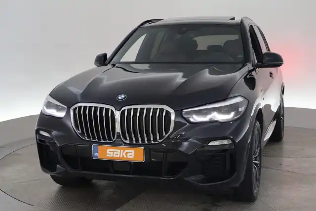 Musta Maastoauto, BMW X5 – VAR-25727