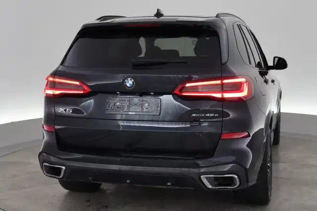 Musta Maastoauto, BMW X5 – VAR-25727