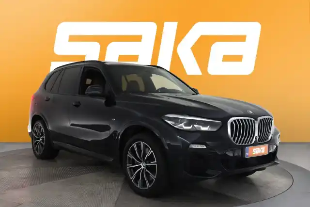 Musta Maastoauto, BMW X5 – VAR-25727