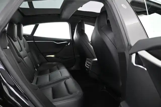 Musta Sedan, Tesla Model S – VAR-25781