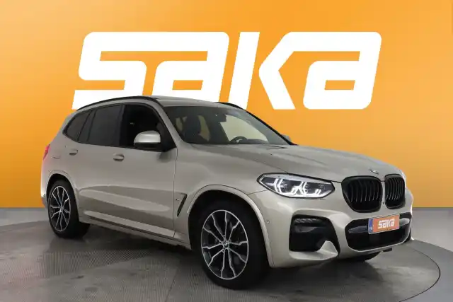 Beige Maastoauto, BMW X3 – VAR-25993