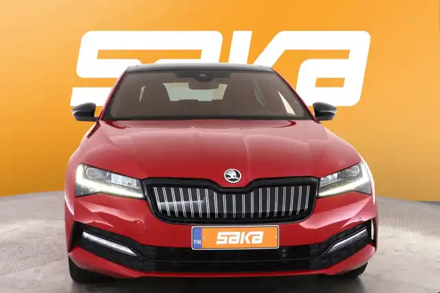 Punainen Sedan, Skoda Superb – VAR-26014