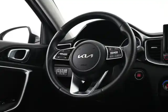 Valkoinen Viistoperä, Kia XCeed – VAR-26186