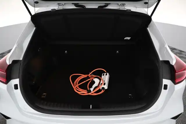 Valkoinen Viistoperä, Kia XCeed – VAR-26186