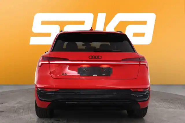 Punainen Maastoauto, Audi Q8 e-tron – VAR-26220