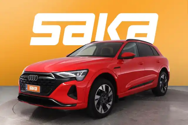 Punainen Maastoauto, Audi Q8 e-tron – VAR-26253