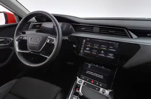 Punainen Maastoauto, Audi Q8 e-tron – VAR-26253