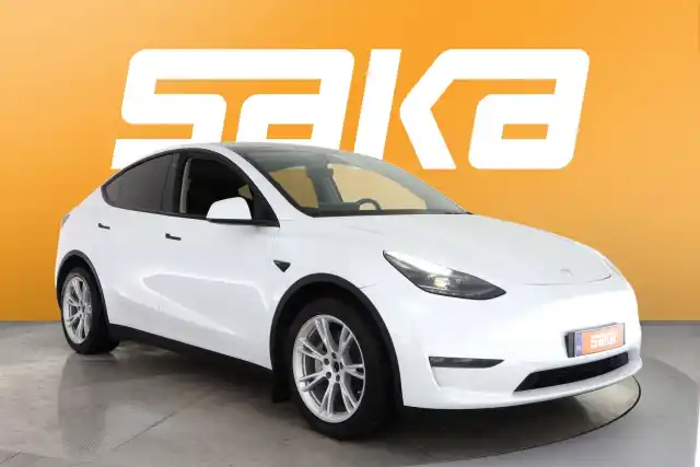 Valkoinen Maastoauto, Tesla Model Y – VAR-26289