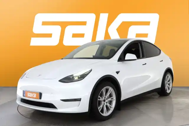 Valkoinen Maastoauto, Tesla Model Y – VAR-26289