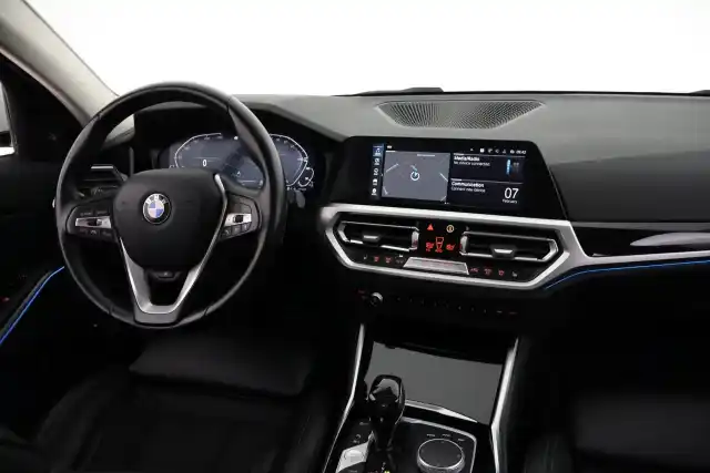 Valkoinen Farmari, BMW 330 – VAR-26365