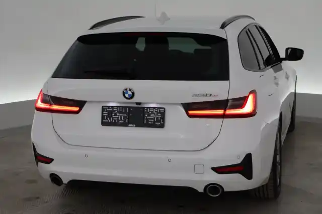 Valkoinen Farmari, BMW 330 – VAR-26365