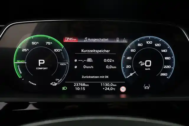 Musta Maastoauto, Audi e-tron – VAR-26515