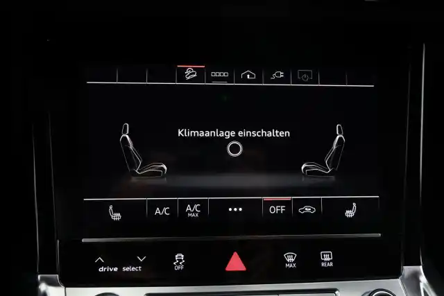 Musta Maastoauto, Audi e-tron – VAR-26515