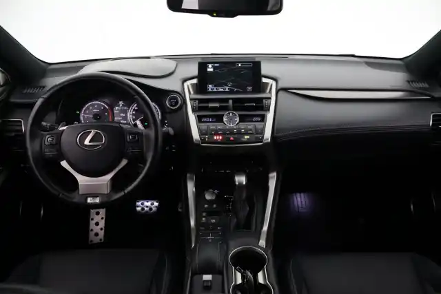 Valkoinen Maastoauto, Lexus NX – VAR-26635