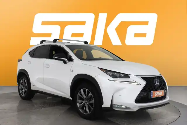 Valkoinen Maastoauto, Lexus NX – VAR-26635