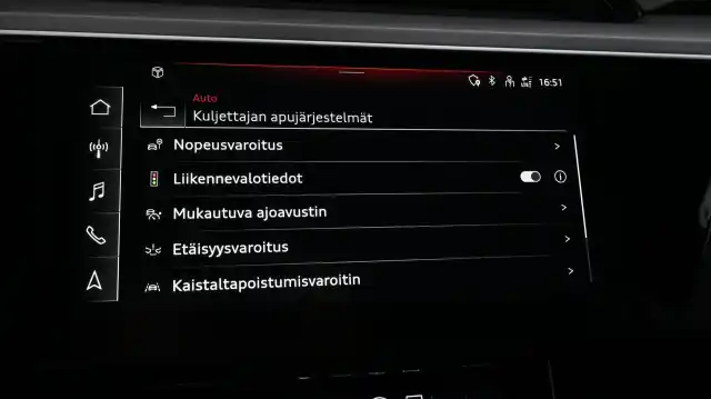 Punainen Maastoauto, Audi e-tron – VAR-26718