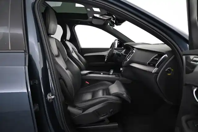 Musta Maastoauto, Volvo XC90 – VAR-26727
