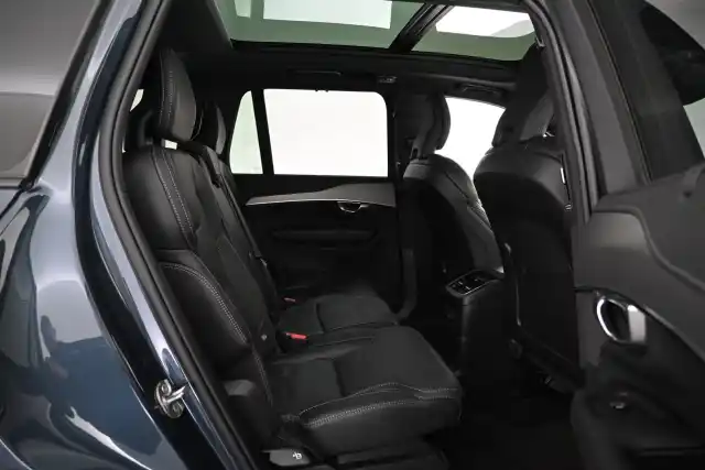 Musta Maastoauto, Volvo XC90 – VAR-26727