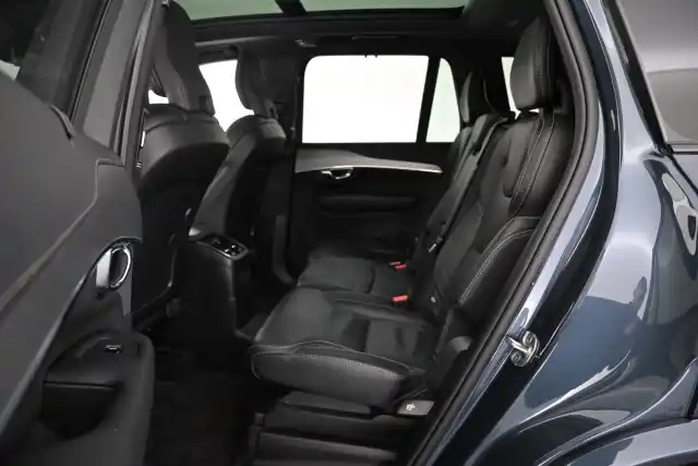 Musta Maastoauto, Volvo XC90 – VAR-26727