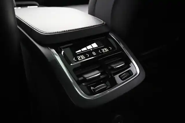 Musta Maastoauto, Volvo XC90 – VAR-26727