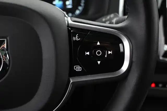 Musta Maastoauto, Volvo XC90 – VAR-26727