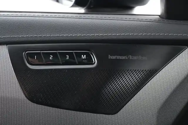 Musta Maastoauto, Volvo XC90 – VAR-26727