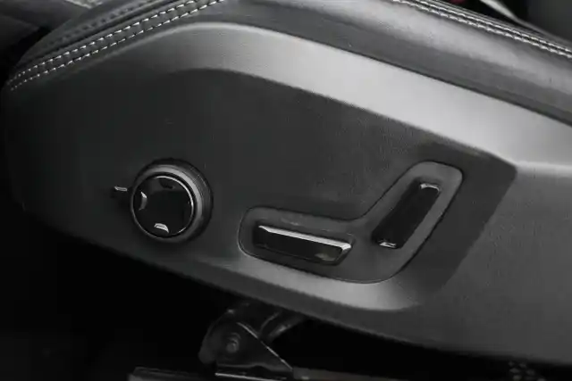 Musta Maastoauto, Volvo XC90 – VAR-26727
