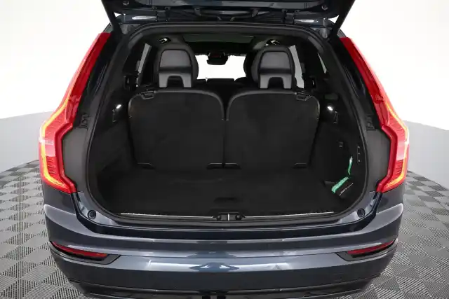 Musta Maastoauto, Volvo XC90 – VAR-26727