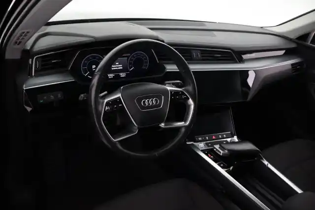 Musta Maastoauto, Audi e-tron – VAR-26838