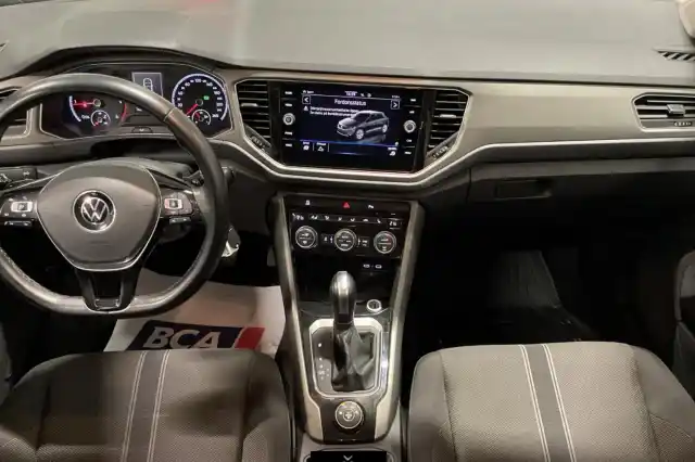 Valkoinen Maastoauto, Volkswagen T-Roc – VAR-26939