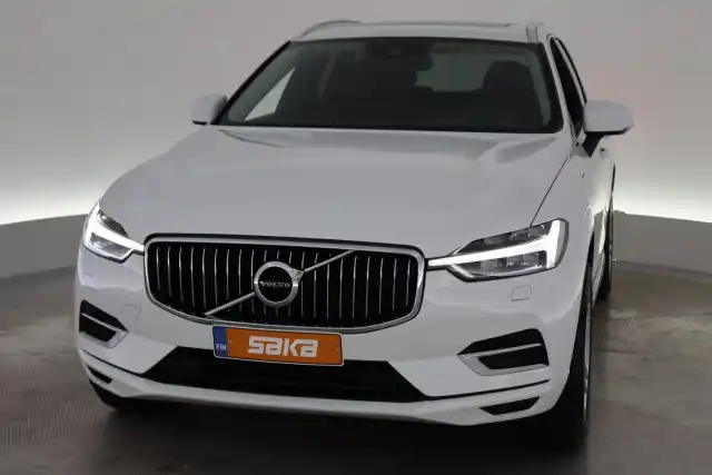 Valkoinen Maastoauto, Volvo XC60 – VAR-26991