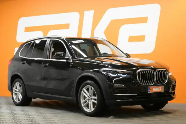 Musta Maastoauto, BMW X5 – VAR-27098