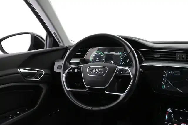 Musta Maastoauto, Audi e-tron – VAR-27218