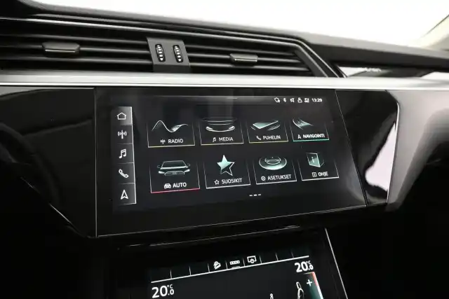 Musta Maastoauto, Audi e-tron – VAR-27218