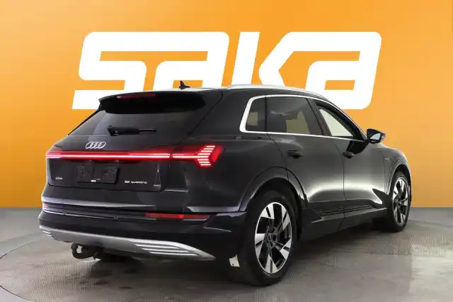 Musta Maastoauto, Audi e-tron – VAR-27218