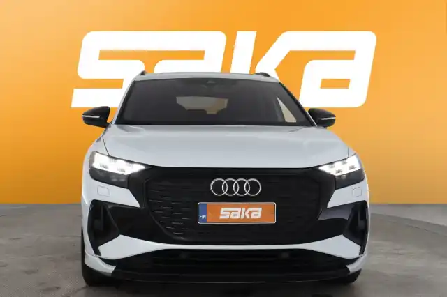 Valkoinen Maastoauto, Audi Q4 e-tron – VAR-27242