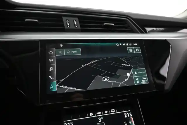 Valkoinen Maastoauto, Audi e-tron – VAR-27407