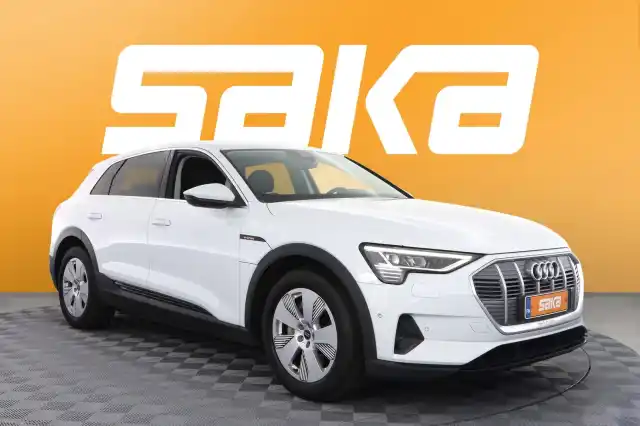 Valkoinen Maastoauto, Audi e-tron – VAR-27407