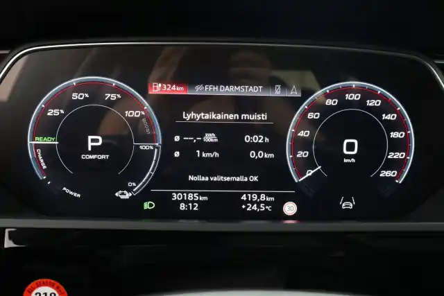 Harmaa Maastoauto, Audi e-tron – VAR-27437