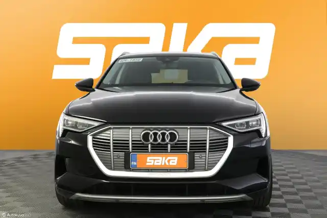 Musta Maastoauto, Audi e-tron – VAR-27580