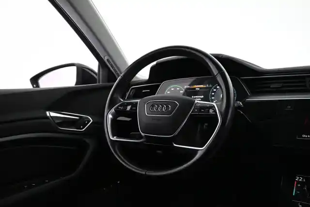 Musta Maastoauto, Audi e-tron – VAR-27580