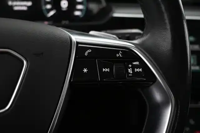 Musta Maastoauto, Audi e-tron – VAR-27580