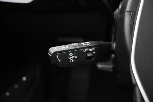 Musta Maastoauto, Audi e-tron – VAR-27580