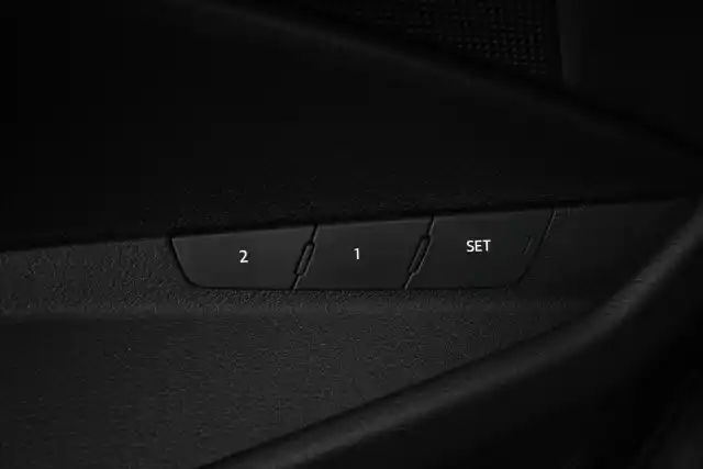 Musta Maastoauto, Audi e-tron – VAR-27580