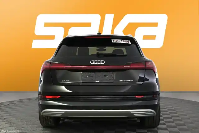 Musta Maastoauto, Audi e-tron – VAR-27580
