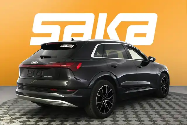 Musta Maastoauto, Audi e-tron – VAR-27580