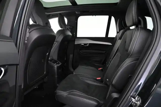 Musta Maastoauto, Volvo XC90 – VAR-27649